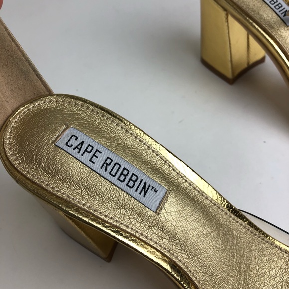 Cape Robbin Gold/Clear Block Heels Size 6 1/2” - Picture 6 of 8